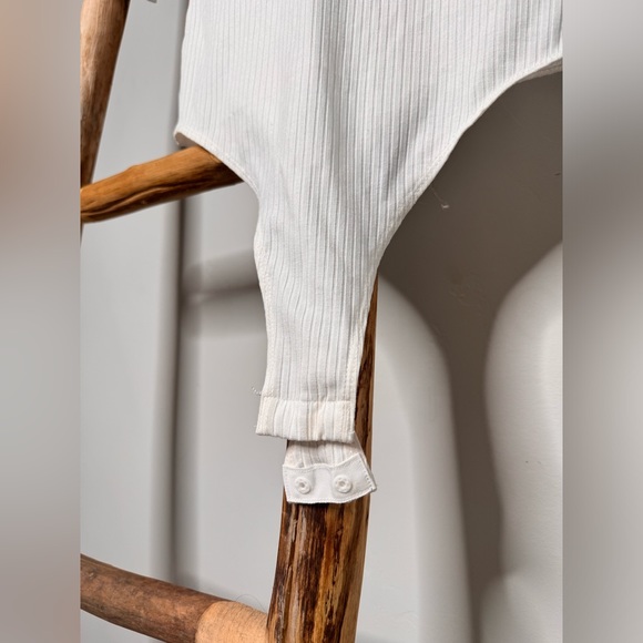 H&M Ribbed V-Neck Bodysuit - Picture 9 of 11